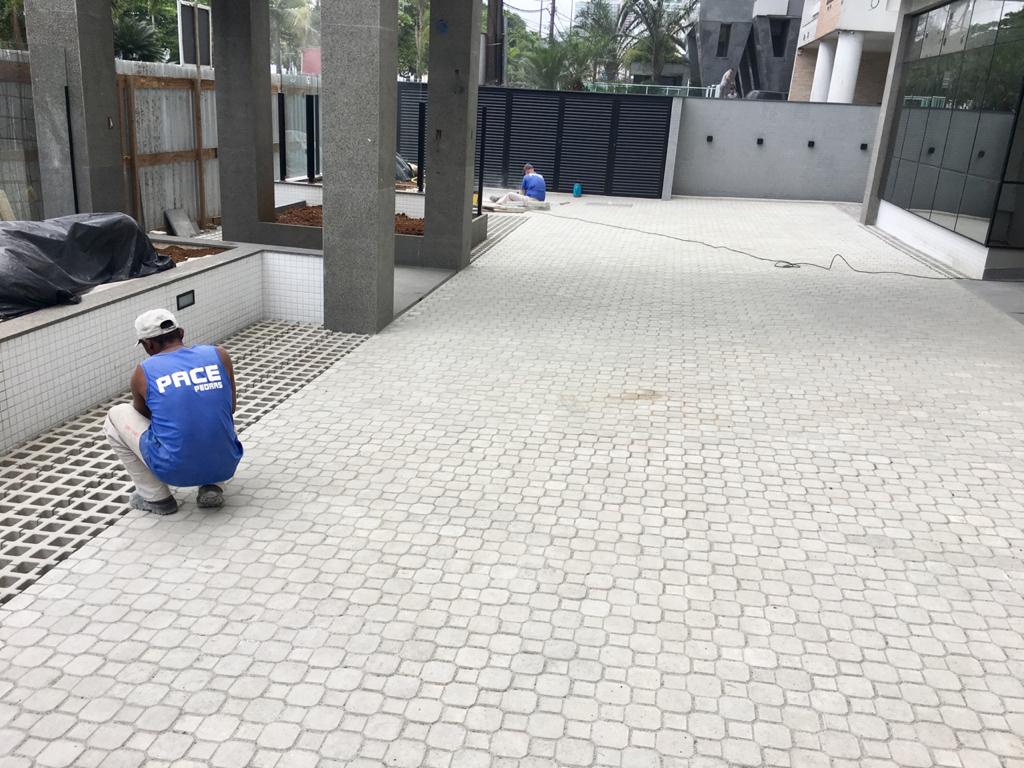 Piso intertravado Pace Pisos e Pedras